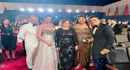 إلهام شاهين تهنئ منه شلبي بعد تكريمها في مهرجان الجونة السينمائي