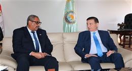 «الزراعة» تبحث طرق مكافحة الجراد الصحراوي مع الجزائر: الوضع في مصر مطمئن