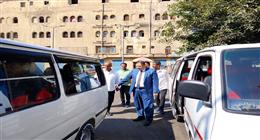 نائب محافظ القاهرة يحذر السائقين من تقسيم الخطوط وعدم الالتزام بتعريفة الركوب