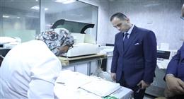 نائب وزير الصحة يتفقد المعامل المركزية ومستشفى المنيرة العام