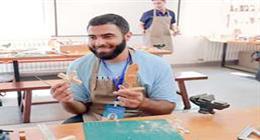 «عبدالكريم».. اختار تخصص «الطاقة المتجددة» وتعلم تركيب «الألواح الشمسية»