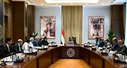 رئيس الوزراء يستعرض مع وزير قطاع الأعمال الفرص الاستثمارية في قطاع السياحة