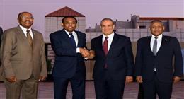 وزير الخارجية يلتقي بعدد من المسؤولين السودانيين ويؤكد دعم مصر للشعب الشقيق