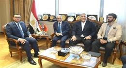 وزير الإسكان يلتقي السفير المغربي بالقاهرة لبحث أوجه التعاون بين البلدين