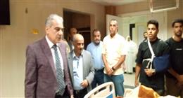 رئيس جامعة أسوان يتابع الحالة الصحية للطلاب المصابين في حادث مروري بأبو سمبل  