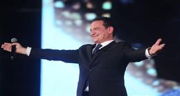 محمد ثروت يشكر وزير الثقافة خلال حفله بمهرجان الموسيقى العربية 