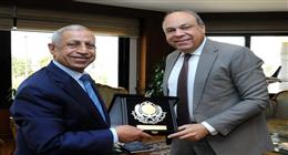 وزير الطيران يبحث مع رئيس الأكاديمية العربية للعلوم التعاون المشترك