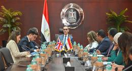 وزير الاستثمار والتجارة الخارجية يبحث مع السفير البريطاني بالقاهرة سبل دعم الشراكة الاقتصادية بين البلدين
