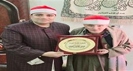 نقابة القراء تكرم الشيخ محمد يونس الغلبان وتمنحه درع التقدير لخدمة القرآن