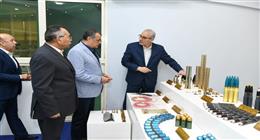 في ذكرى النصر.. وزير الإنتاج الحربي يتفقد تصنيع أسلحة وذخائر مصرية في «مصنع 300 الحربي»