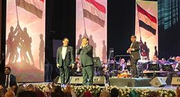 هاني شاكر يصعد خشبة المسرح الكبير بالأوبرا على نغمات «وأنت ماشي في مصر»