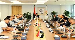 وزير الإسكان يصدر حزمة تكليفات بشأن تطوير المحاور والطرق الرئيسية بشرق القاهرة