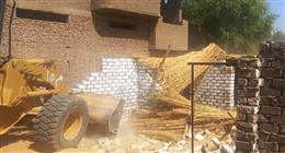 «التنمية المحلية»: إزالة أدوار مخالفة لتراخيص البناء في عدة عقارات بالقاهرة