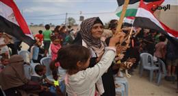 غزة تتنفس بعد وقف إطلاق النار.. الأعلام المصرية والفلسطينية ترفرف في الشوارع