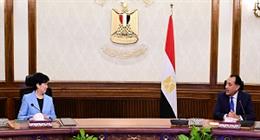 رئيس الوزراء يبحث مع وفد ياباني التعاون في مجالات الصحة والتعليم والثقافة