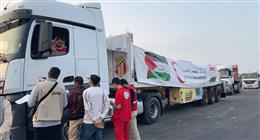 الهلال الأحمر المصري يطلق قافلة «زاد العزة» الـ69 إلى غزة