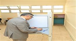 محافظ الجيزة يدلي بصوته في انتخابات مجلس النواب 2025