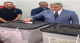 محافظ الإسكندرية يُدلي بصوته في انتخابات مجلس النواب: مسؤولية وطنية