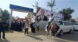 «خيول ومزمار بلدي».. احتفالات أمام لجان انتخابات مجلس النواب في الفيوم