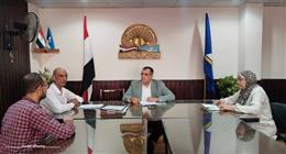 مدير «تعليم دمياط» يستقبل المعلمين وأولياء الأمور لحل مشكلاتهم