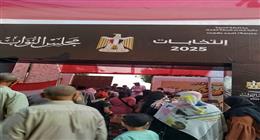 «المسؤولية بتجمعنا».. أزواج يصطفون في طوابير أمام اللجان للتصويت في «النواب»