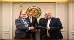 وزير قطاع الأعمال العام يشهد توقيع اتفاق تكميلي لعقود تطوير مجاويش بالغردقة