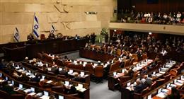 بن غفير يوزع «بقلاوة» احتفالا بمشروع قانون إعدام الأسرى الفلسطينيين (فيديو)