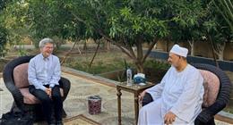 شيخ الأزهر يستقبل المفكر العالمي جيفري ساكس بمنزله في الأقصر