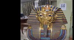 «مصطفى» يبتكر نسخة من قناع توت عنخ آمون: اشتغلت عليه 15 سنة