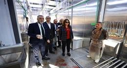 لخدمة المناطق النائية.. وزيرة التنمية المحلية تفتتح أول مجزر متنقل مصنع بأيدي مصرية