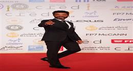 خالد النبوي يشعل السجادة الحمراء في عرض خاص لفيلم «المهاجر» بمهرجان القاهرة