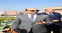 رئيس جامعة أسيوط يشيد بتجربة كلية الزراعة في زراعة الأسطح 