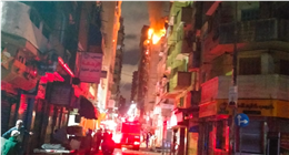 إزالة الأجزاء الخطرة من عقار في محرم بك بالإسكندرية بعد حريق وحدة سكنية