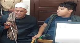 يحفظ القرآن بالأرقام ويترجمه للإنجليزية.. طفل يبهر علماء الأزهر بـ«جين العبقرية»