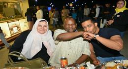 في أول حدث بعد وفاة والده.. محمد رمضان يهدي جائزته في the best لروح أبيه