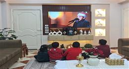 4 أطفال جمعهم «دولة التلاوة» أمام الشاشة.. الأب يروي تفاصيل صورة خطفت القلوب