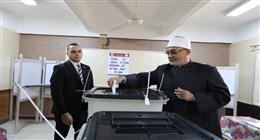 مفتي الجمهورية يدلي بصوته في المرحلة الثانية لانتخابات «النواب»: تكليف شرعي