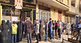 مندوبو المرشحين لمجلس النواب يتوافدون على لجان عين شمس بالتزامن مع إقبال الناخبين