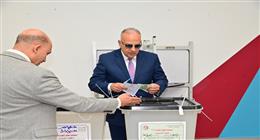 وزير الري يدلي بصوته في انتخابات «النواب»: مصر تسير بخطى ثابتة لترسيخ الديمقراطية