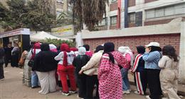 توافد كثيف للفتيات على مدرسة صفية زغلول بالأميرية للتصويت في انتخابات «النواب»
