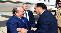 رئيس الوزراء يستقبل الوزير الأول للجمهورية الجزائرية بمطار القاهرة الدولي