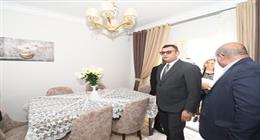 وزير الإسكان يسلم عددا من عقود وحدات «سكن لكل المصريين» في حدائق أكتوبر