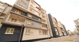 وزير الإسكان يتفقد الطرق والوحدات السكنية بحدائق أكتوبر