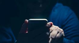تطبيقات تسرق صورك ورسائل واتساب.. احذفها فورا