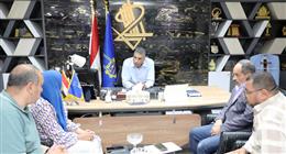 محافظ أسوان يشدد على سرعة تنفيذ مشروعات المياه والصرف الصحي بالقرى والمراكز