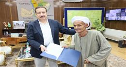 محافظ المنوفية يسلم دفعة جديدة من عقود التقنين ويوجه بالإزالة الفورية للتعديات
