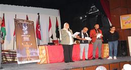 رئيس جامعة مطروح يشيد بفوز فريق «في الغابة» بجائزة الأداء الجماعي بمهرجان تونس للمسرح