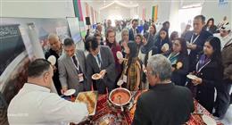 الوفد المصري يوزع أطباق الكشري على لجنة صون التراث احتفالا بإدراجه في اليونسكو