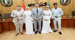 محافظ المنوفية يشهد عقد قران عروسين يتيمين (صور)