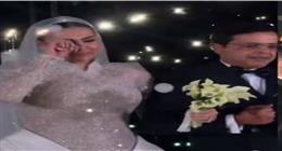  بكاء محمد هنيدي في حفل زفاف ابنته فريدة.. قبَّلت يده (صور)